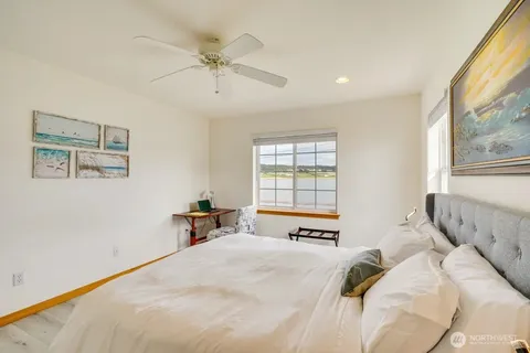 $1,295,000 | 2585 West Beach Road, Oak Harbor, WA 98277