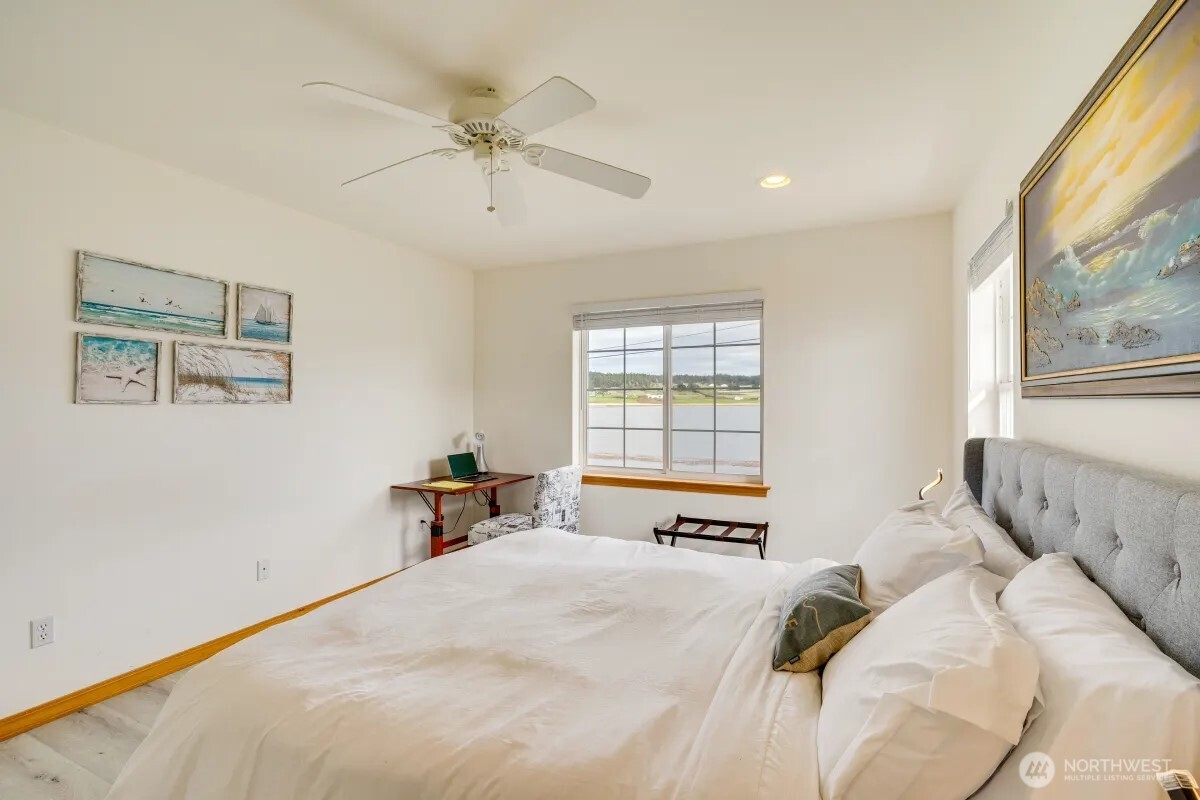 2585 West Beach Road Oak Harbor, WA 98277 - Photo 25 of 36