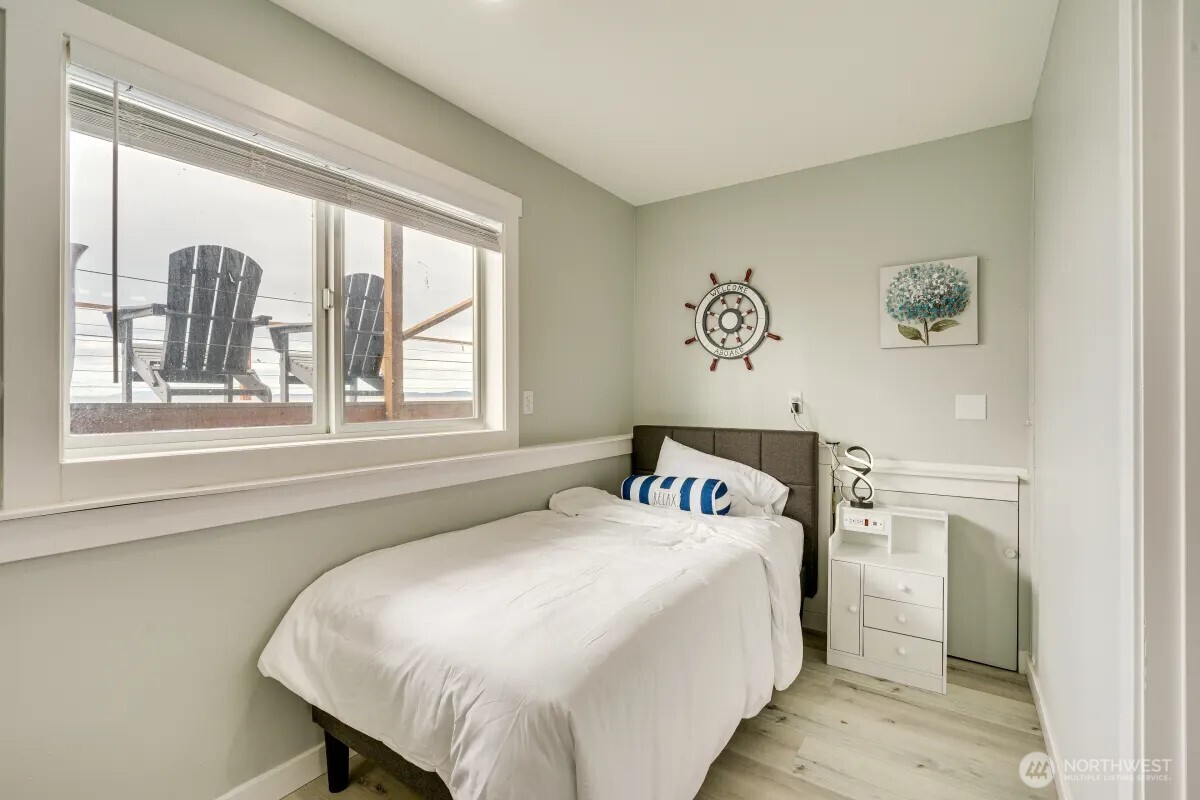 2585 West Beach Road Oak Harbor, WA 98277 - Photo 32 of 36