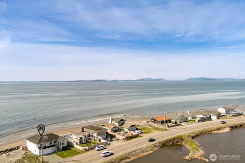 $1,295,000 | 2585 West Beach Road, Oak Harbor, WA 98277