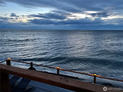 $1,295,000 | 2585 West Beach Road, Oak Harbor, WA 98277