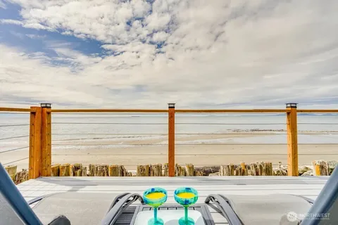 $1,295,000 | 2585 West Beach Road, Oak Harbor, WA 98277