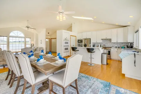 $1,295,000 | 2585 West Beach Road, Oak Harbor, WA 98277
