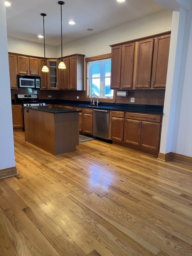 151 Barrypoint Road, Unit A Riverside, IL 60546 - Photo 5 of 7