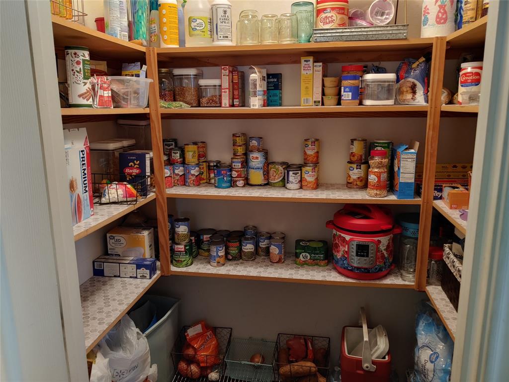 84 County Road Sumner, TX 75486 - Photo 5 of 33 a room with wine cabinets