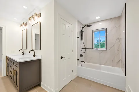 $2,695,000 | 2146 West Columbia Court, Mequon, WI 53092