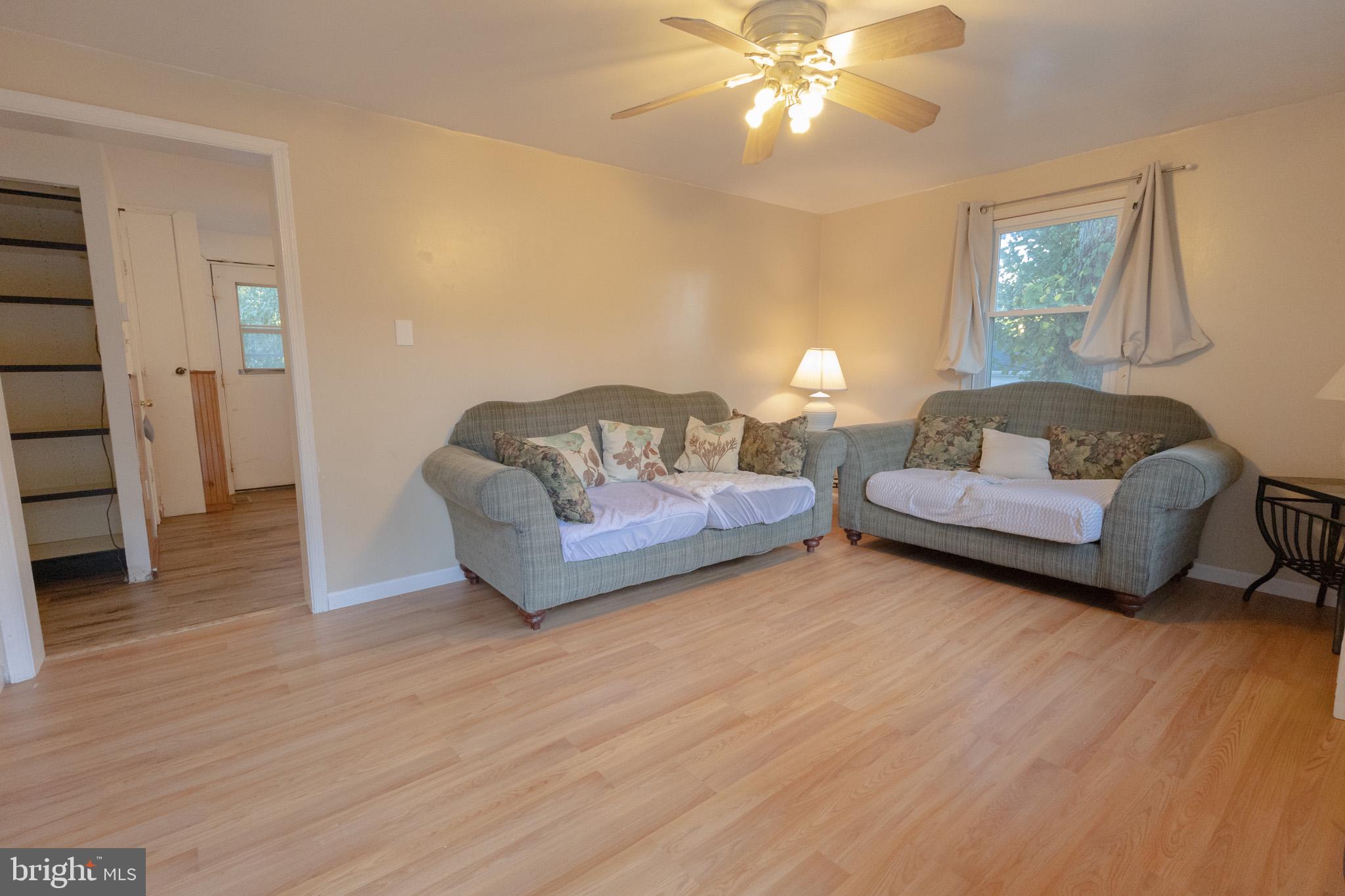 7609 Bayside Road Chesapeake Beach, MD 20732 - Photo 3 of 24 Living Room