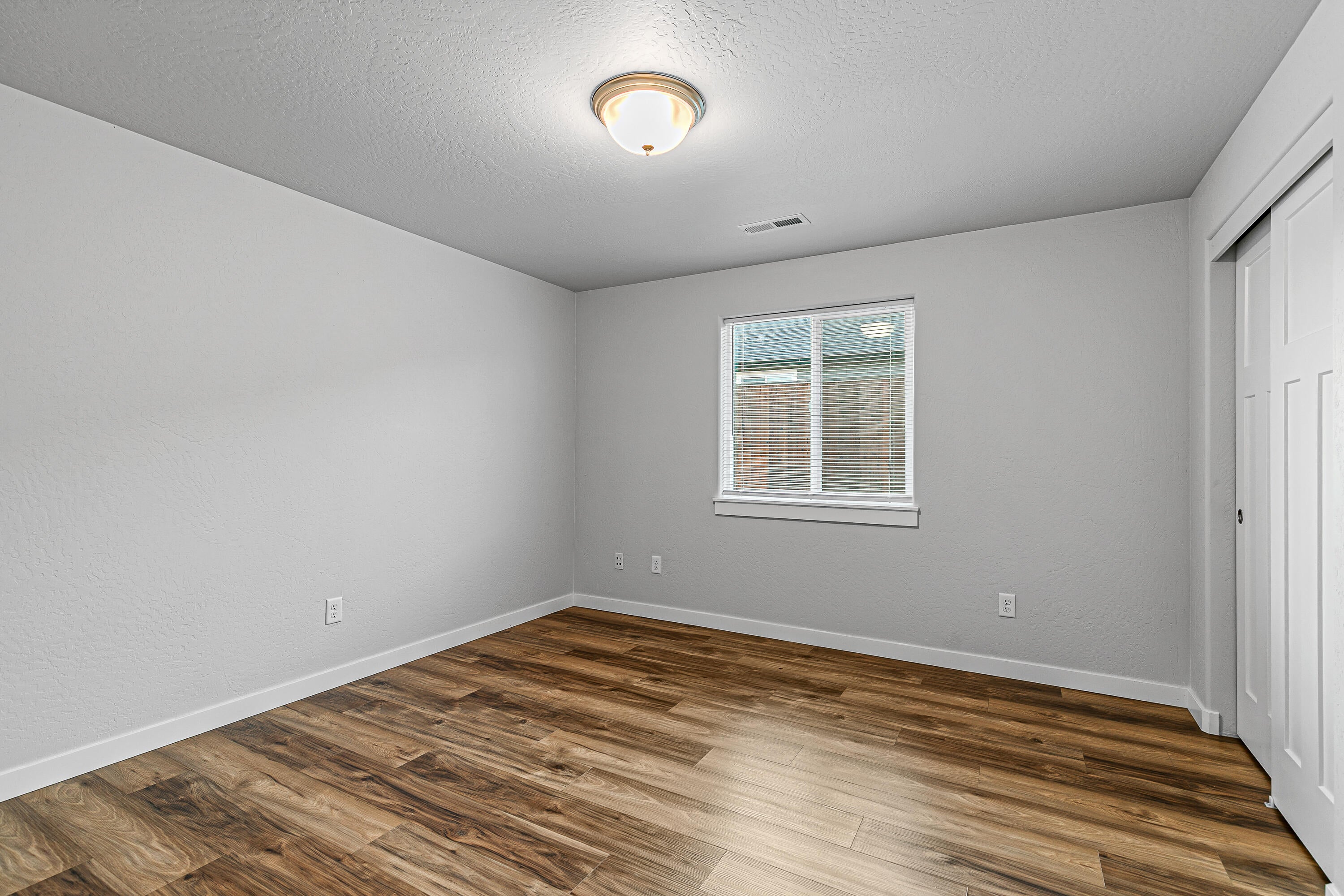 694 Nottingham Terrace Eagle Point, OR 97524 - Photo 24 of 43 9R9A4676