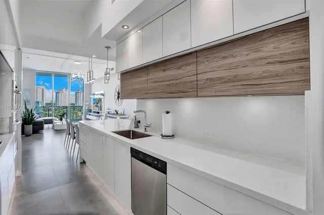 $5,250 | 3029 Northeast 188th Street, Unit 814, Aventura, FL 33180