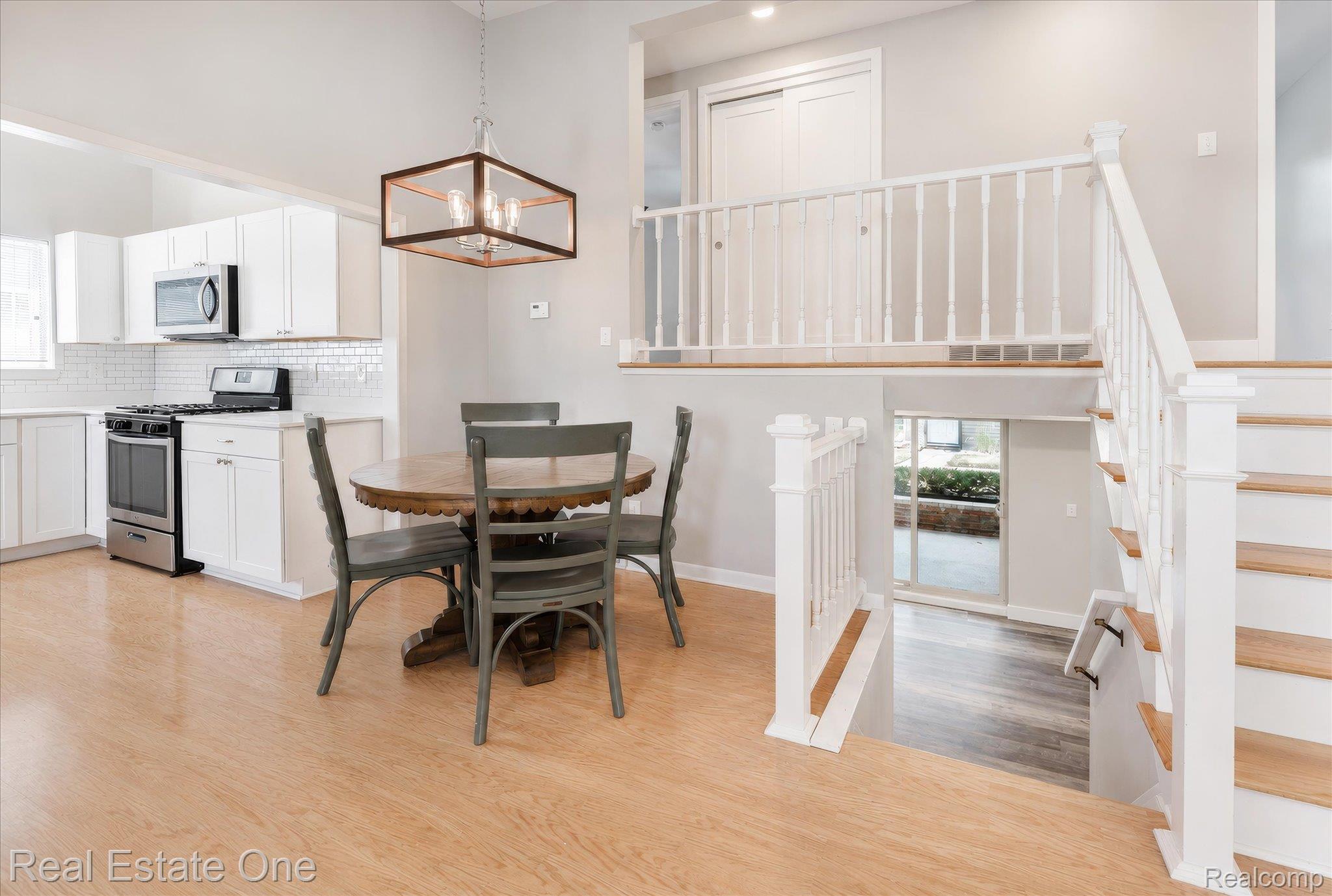 1355 Oak Street Rochester, MI 48307 - Photo 10 of 44 10-010.jpg