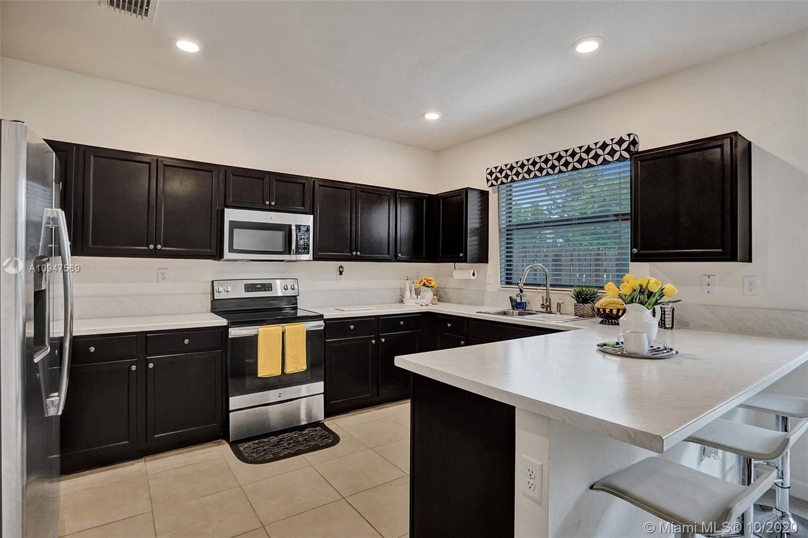 11477 Southwest 252nd Terrace Homestead, FL 33032 - Photo 13 of 31 Gallery Image 13