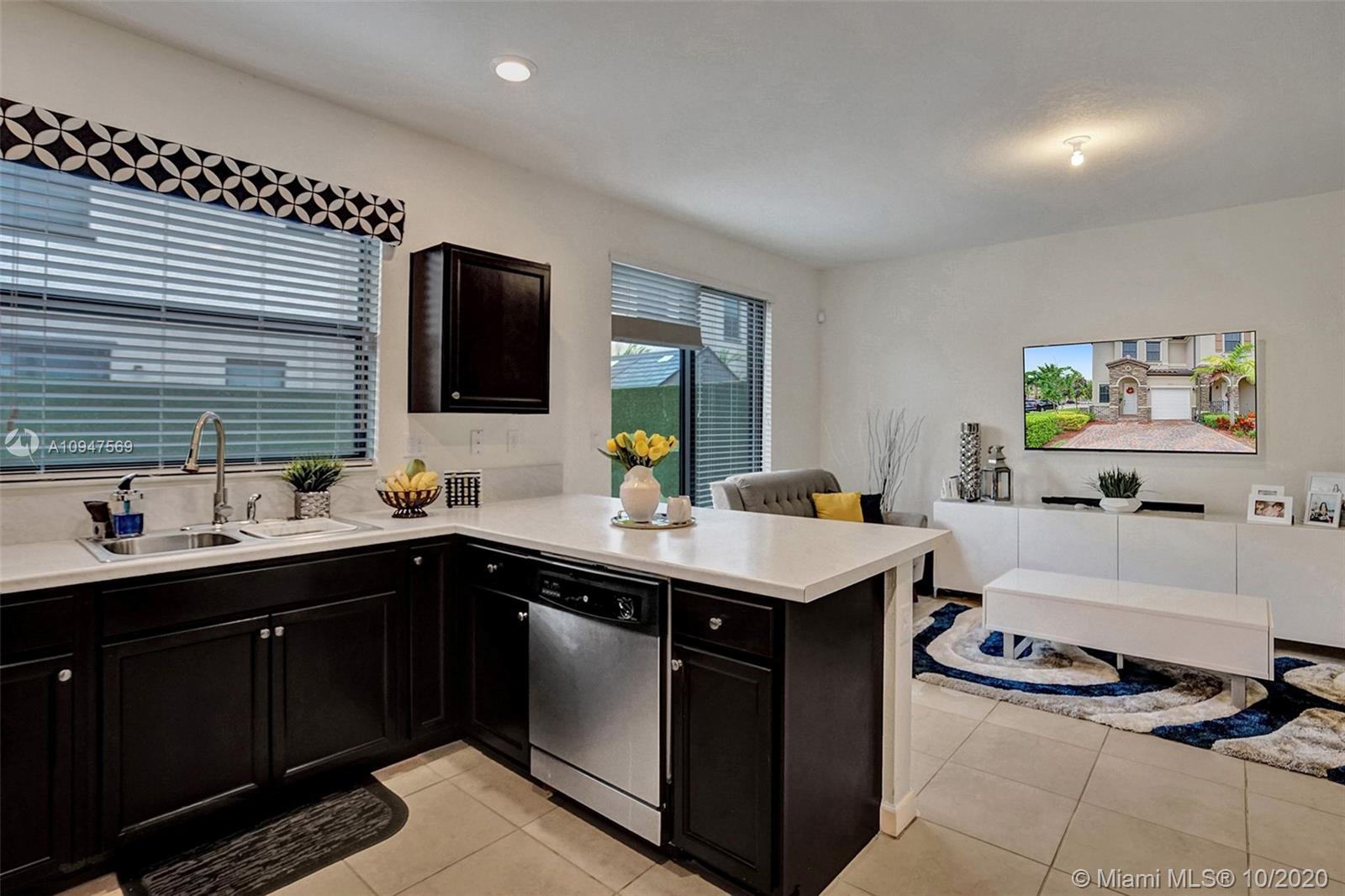 11477 Southwest 252nd Terrace Homestead, FL 33032 - Photo 14 of 31 Gallery Image 14