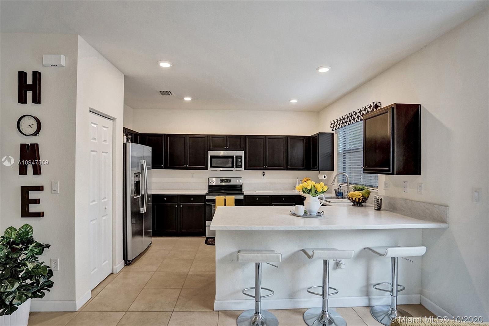 11477 Southwest 252nd Terrace Homestead, FL 33032 - Photo 15 of 31 Gallery Image 15