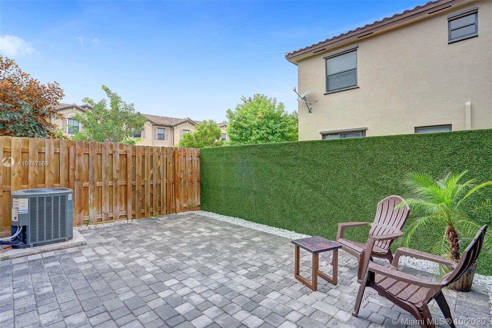 11477 Southwest 252nd Terrace Homestead, FL 33032 - Photo 16 of 31 Gallery Image 16