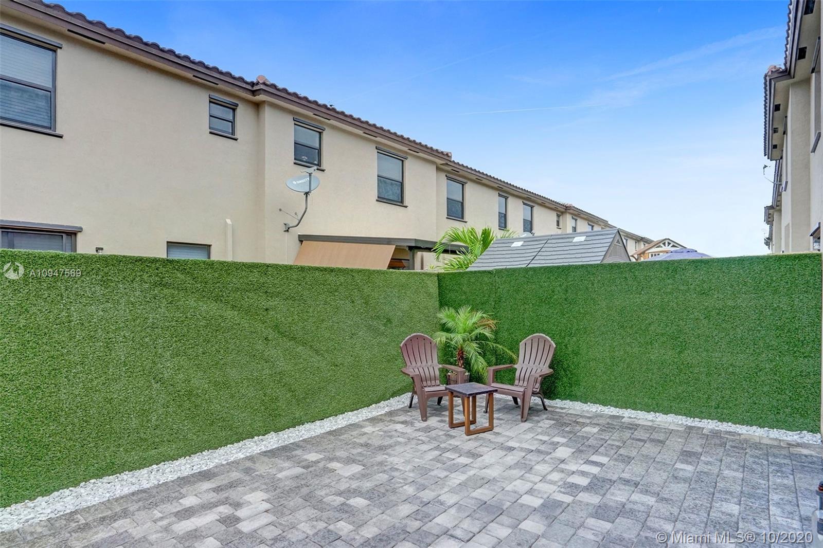 11477 Southwest 252nd Terrace Homestead, FL 33032 - Photo 18 of 31 Gallery Image 18