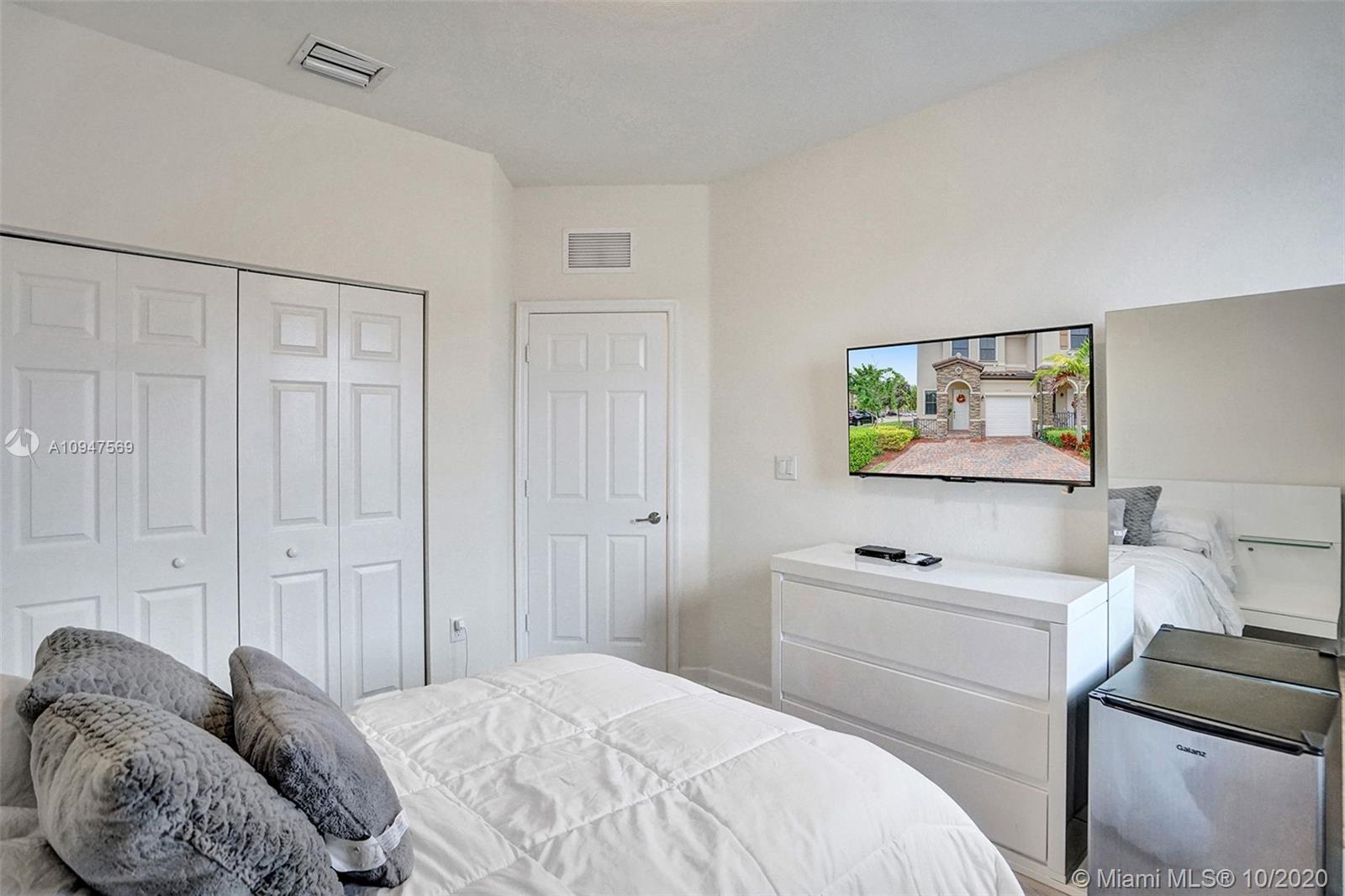 11477 Southwest 252nd Terrace Homestead, FL 33032 - Photo 22 of 31 Gallery Image 22