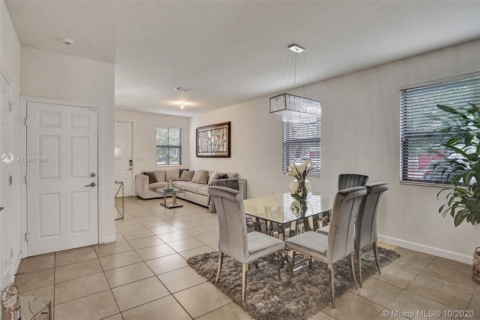 11477 Southwest 252nd Terrace Homestead, FL 33032 - Photo 4 of 31 Gallery Image 4