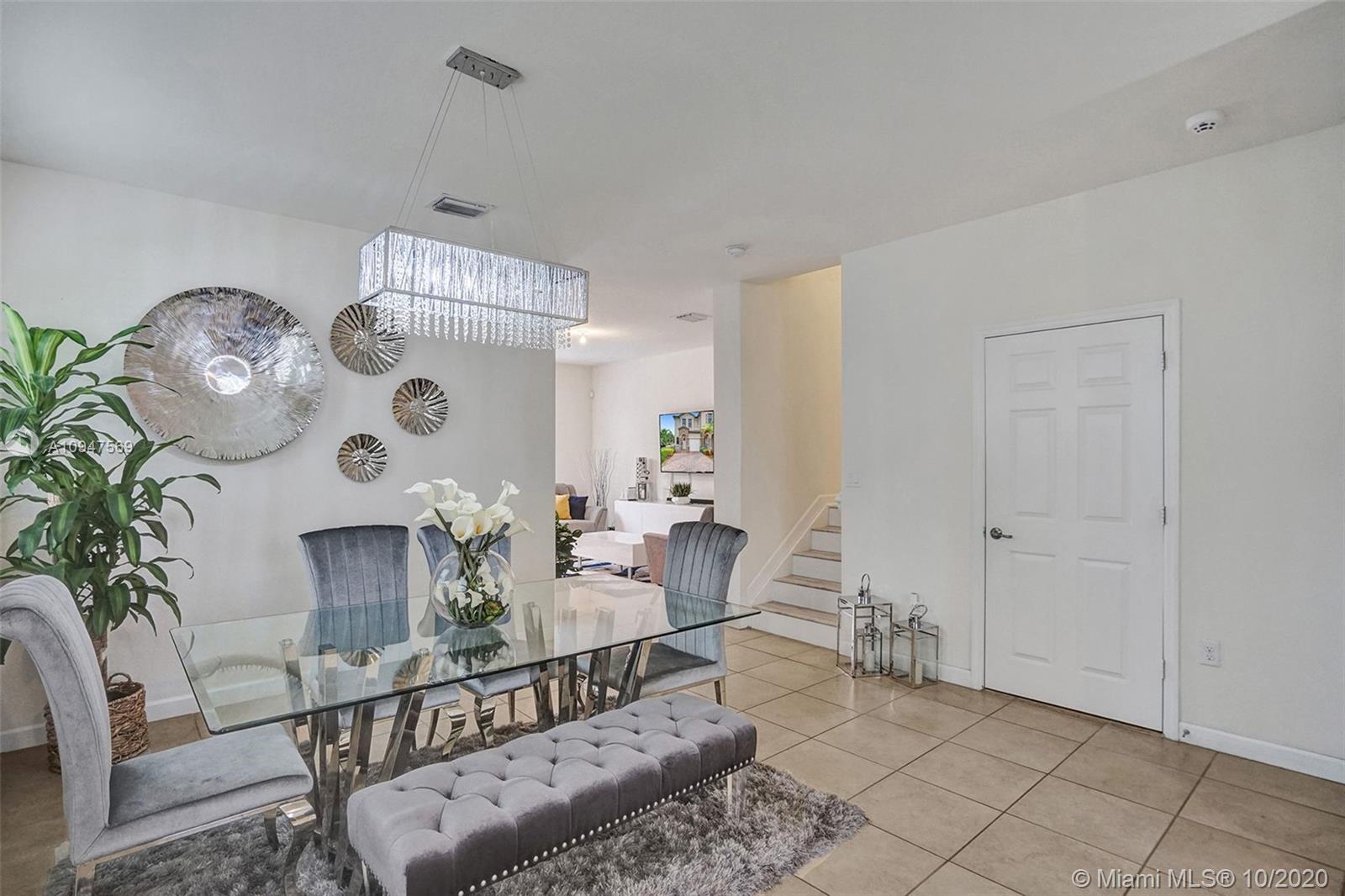 11477 Southwest 252nd Terrace Homestead, FL 33032 - Photo 5 of 31 Gallery Image 5