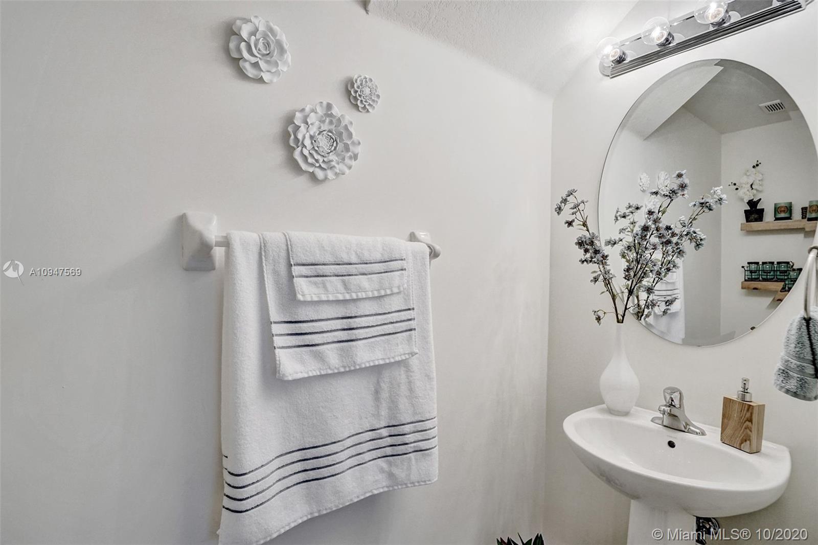 11477 Southwest 252nd Terrace Homestead, FL 33032 - Photo 7 of 31 Gallery Image 7