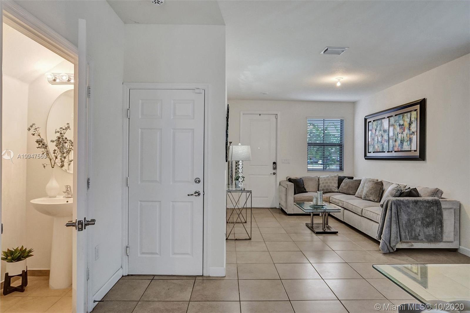 11477 Southwest 252nd Terrace Homestead, FL 33032 - Photo 8 of 31 Gallery Image 8