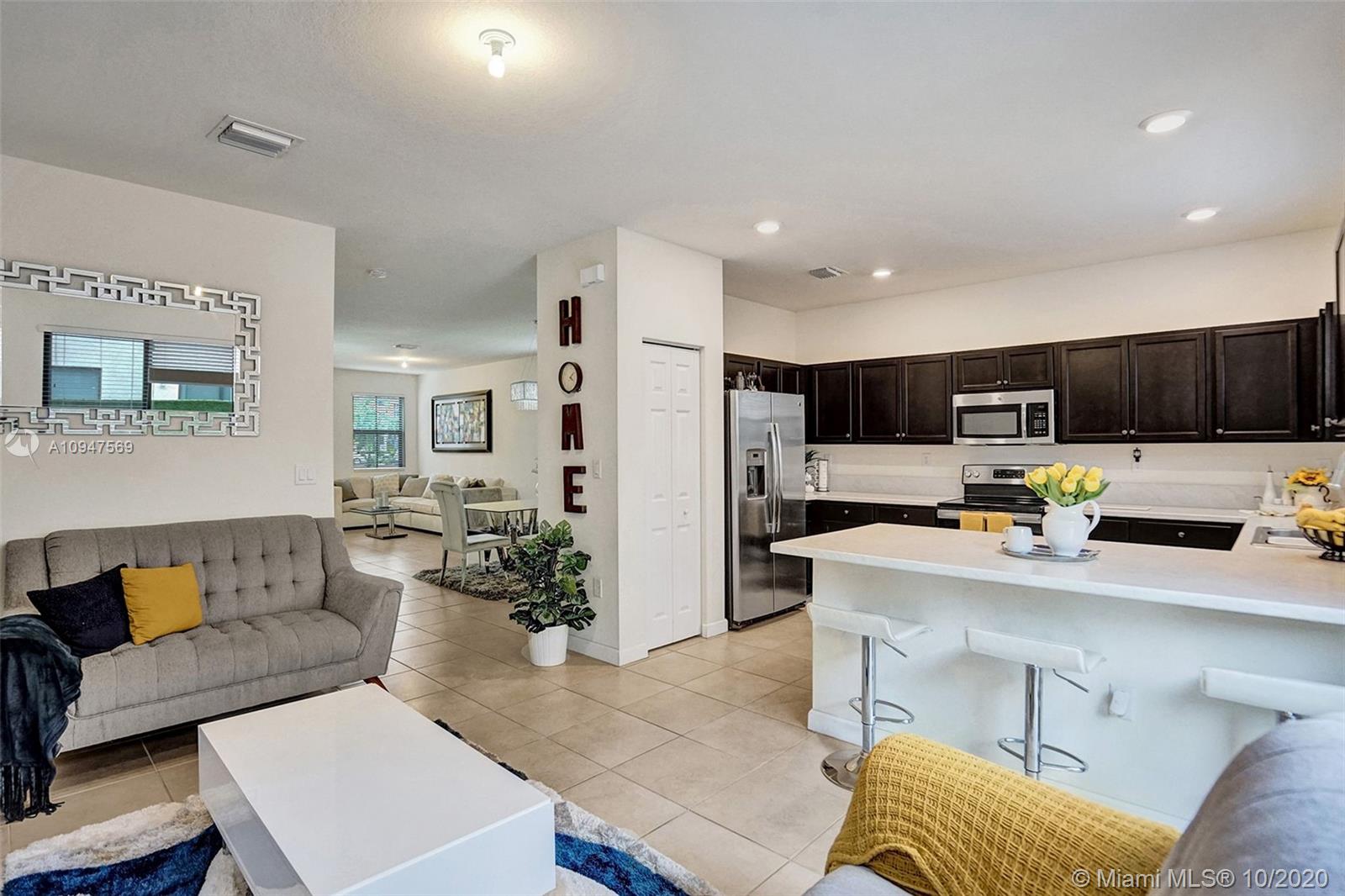 11477 Southwest 252nd Terrace Homestead, FL 33032 - Photo 9 of 31 Gallery Image 9