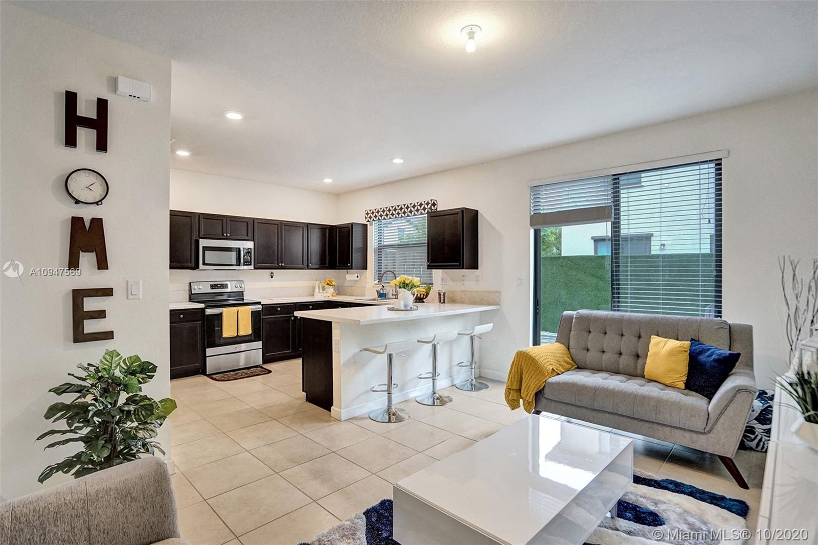 11477 Southwest 252nd Terrace Homestead, FL 33032 - Photo 10 of 31 Gallery Image 10