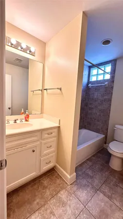 $1,925 | 2710 Hullsmith Drive, Unit 1203, Houston, TX 77063