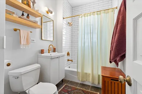 $399,000 | 1056 North Leavitt Street, Unit 2R, Chicago, IL 60622