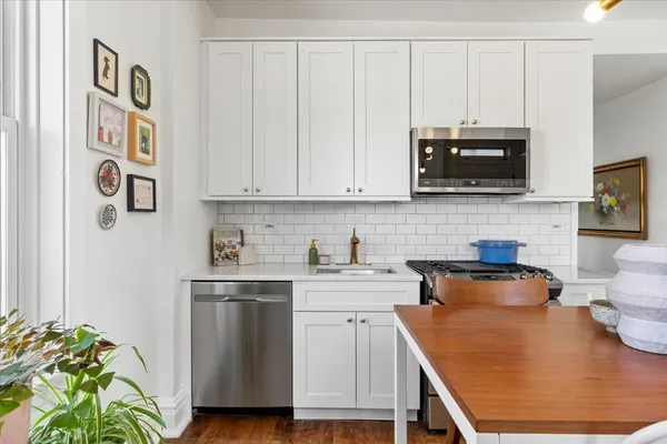 $399,000 | 1056 North Leavitt Street, Unit 2R, Chicago, IL 60622