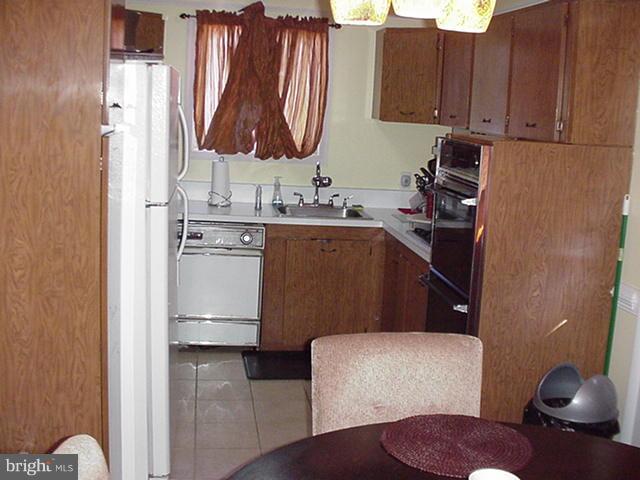 9017 Bruno Road Randallstown, MD 21133 - Photo 9 of 18 Modern Kit w/Cook-Top and wall ovens!!