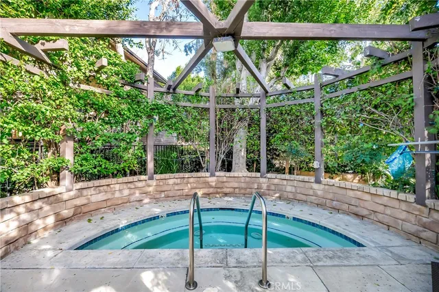 $465,000 | 7308 Corbin Avenue, Unit G, Reseda, CA 91335