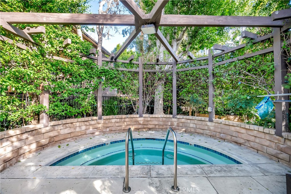 7308 Corbin Avenue, Unit G Reseda, CA 91335 - Photo 18 of 24