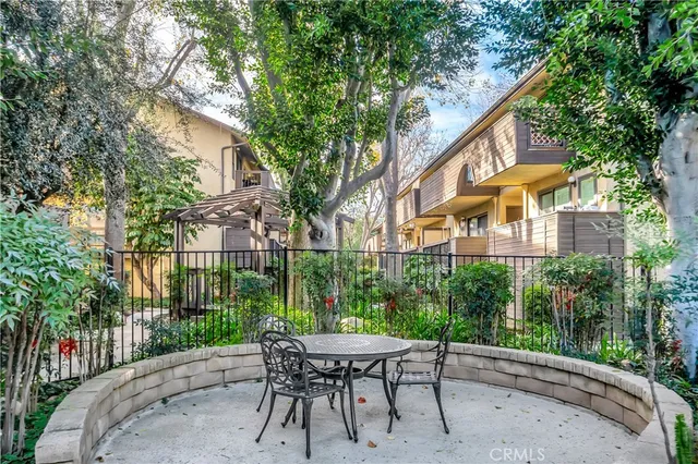 $465,000 | 7308 Corbin Avenue, Unit G, Reseda, CA 91335