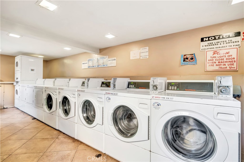 7308 Corbin Avenue, Unit G Reseda, CA 91335 - Photo 22 of 24 Community washer/dryers