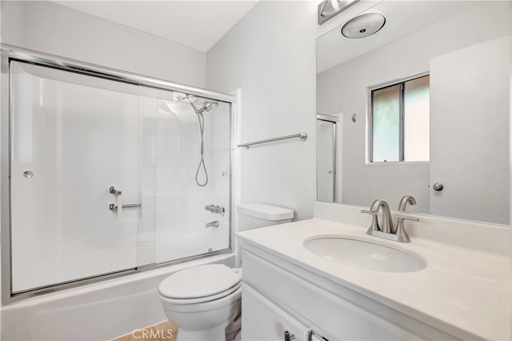 7308 Corbin Avenue, Unit G Reseda, CA 91335 - Photo 9 of 24