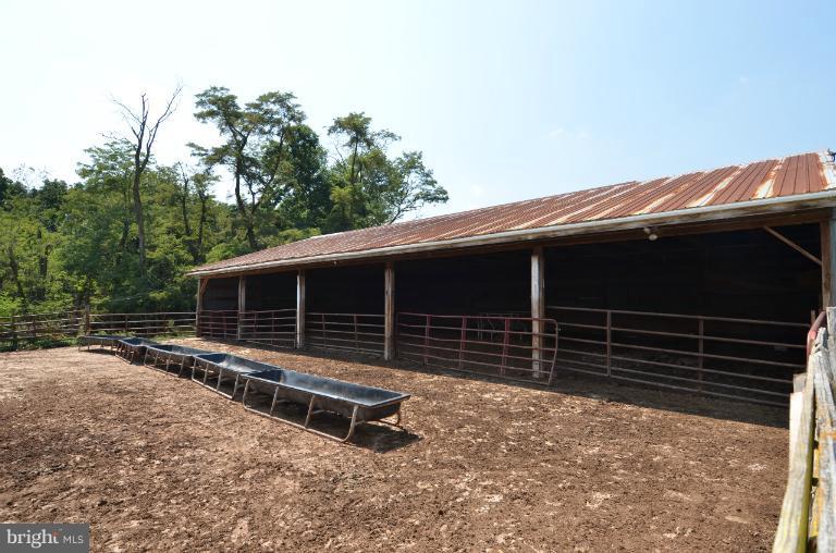 9724 Hansonville Road Frederick, MD 21702 - Photo 6 of 27 loafing shed
