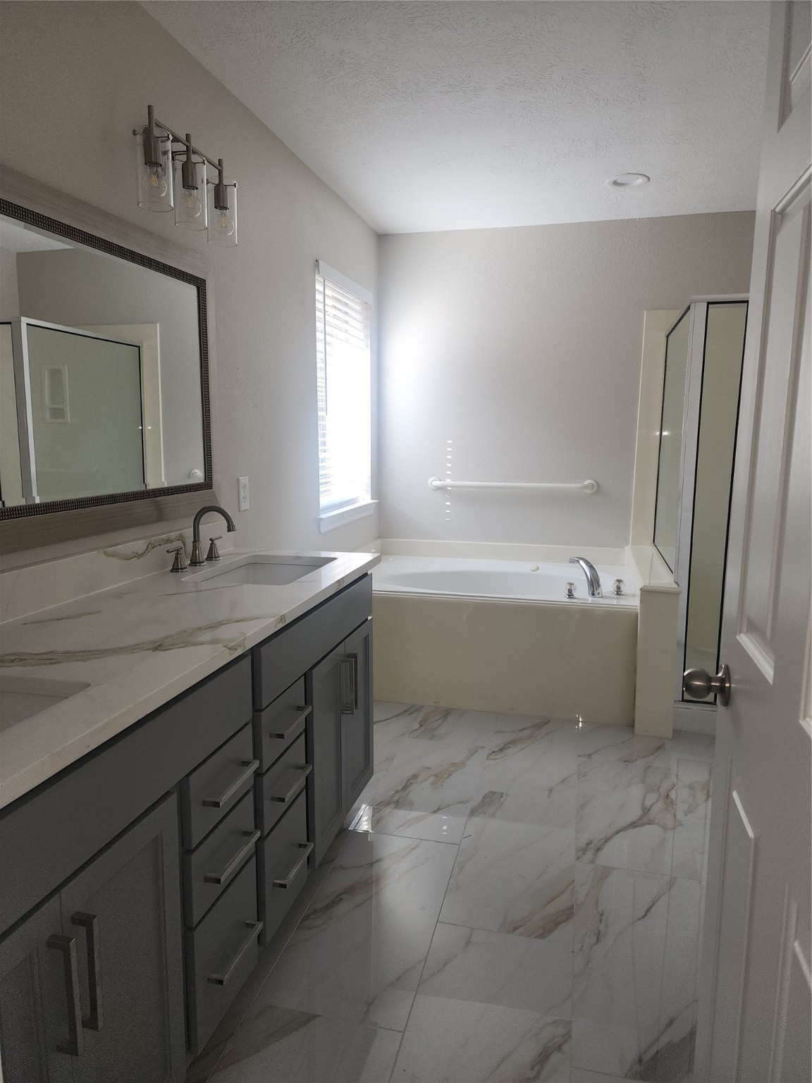 10614 Acacia Forest Trail Houston, TX 77089 - Photo 14 of 27 a bathroom with a tub sink and mirror