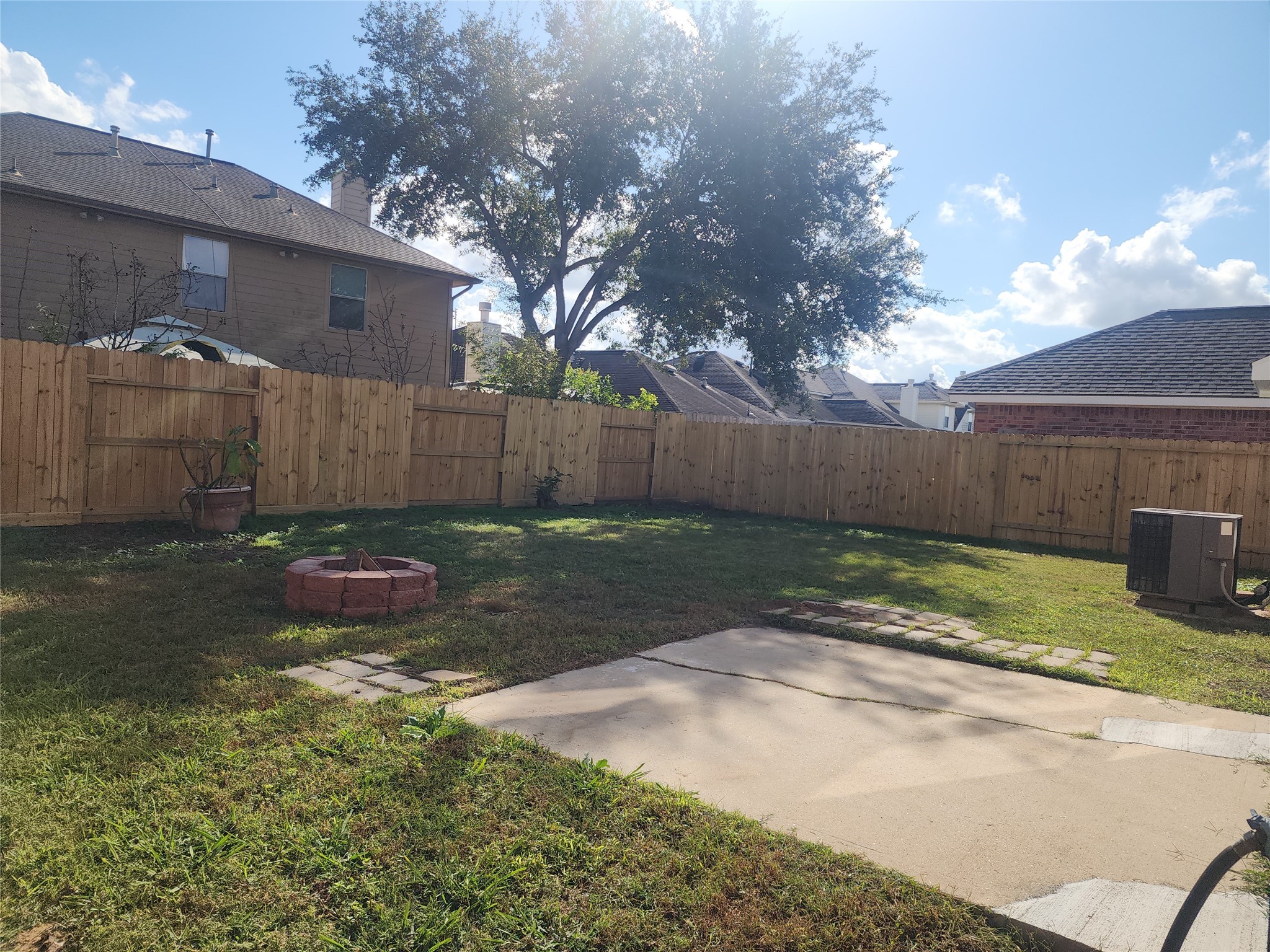 10614 Acacia Forest Trail Houston, TX 77089 - Photo 25 of 27 a view of a backyard with plants and trees