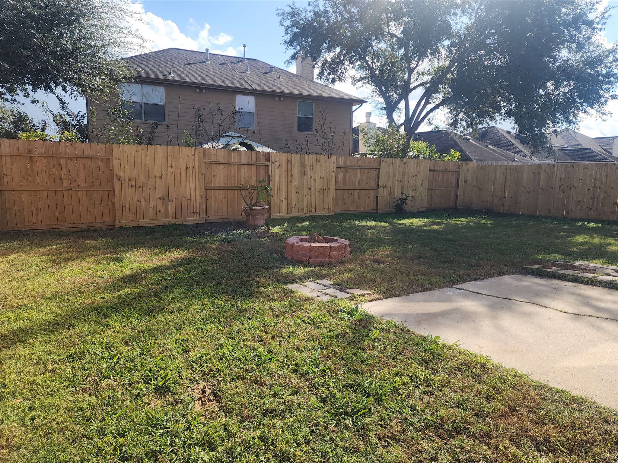 10614 Acacia Forest Trail Houston, TX 77089 - Photo 26 of 27 a backyard of a house