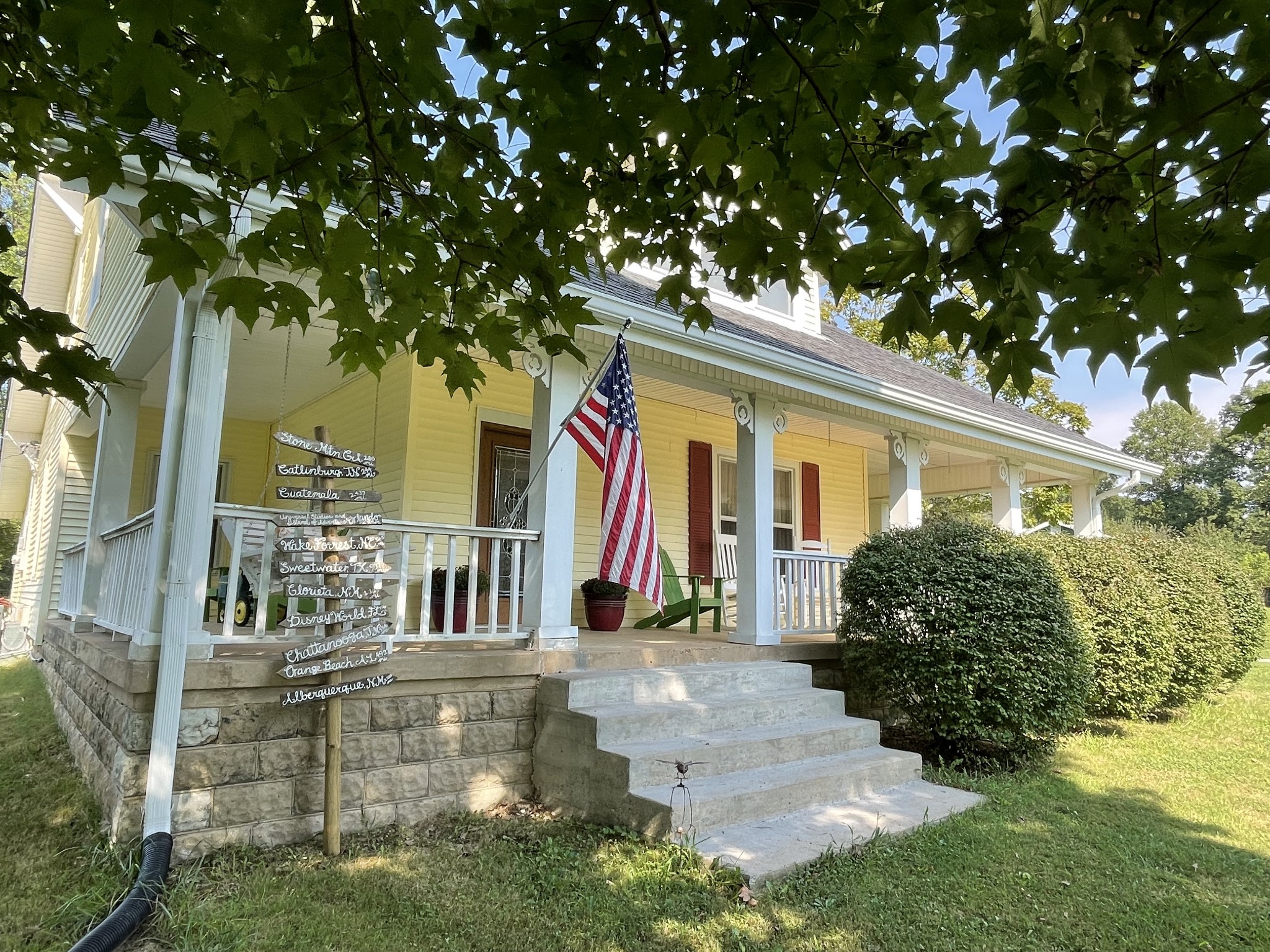 2870 Battle Creek Road Springfield, TN 37172 - Photo 4 of 48 a front view of a house with garden