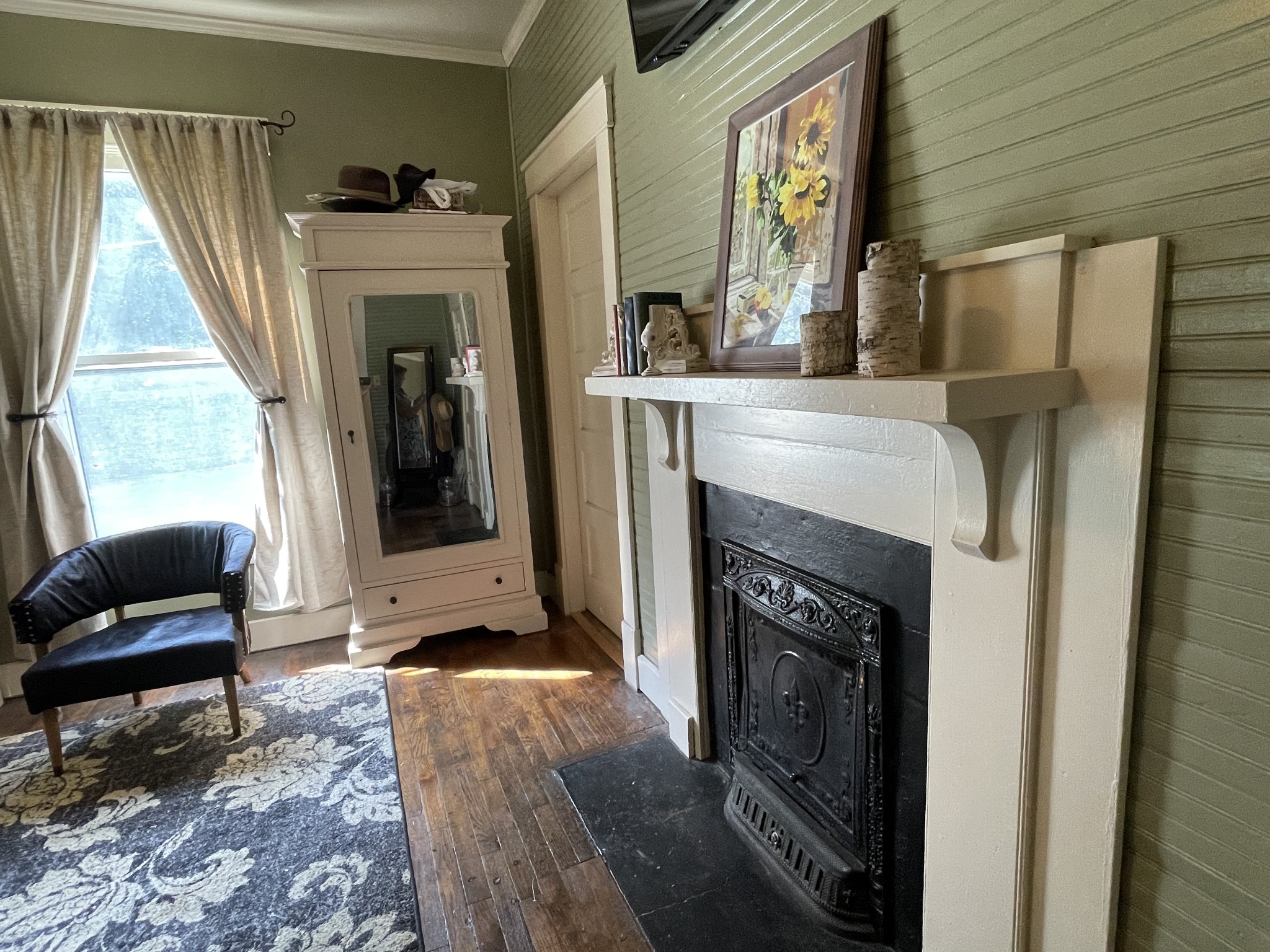 2870 Battle Creek Road Springfield, TN 37172 - Photo 35 of 48 a living room with furniture and a fireplace