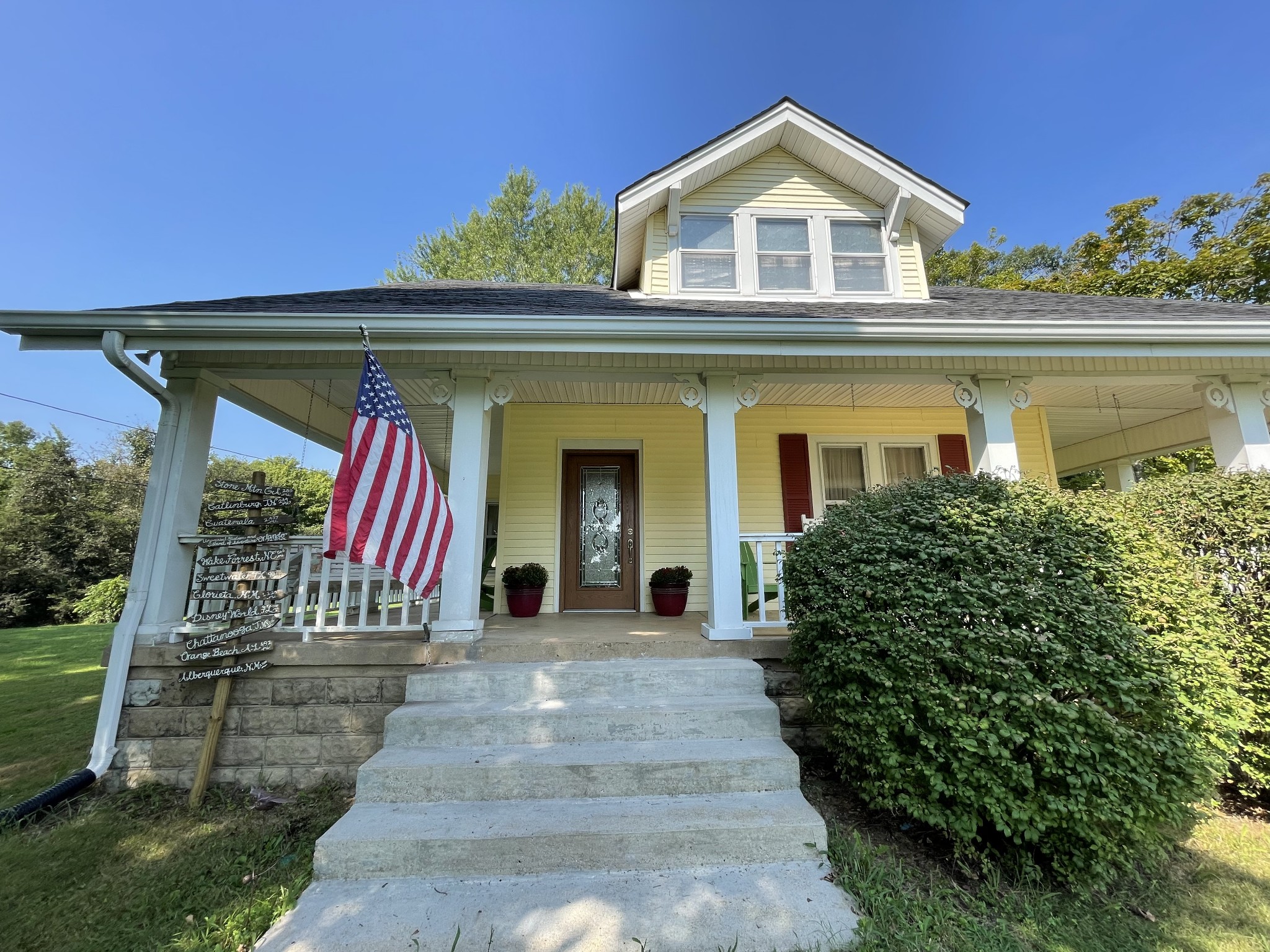 2870 Battle Creek Road Springfield, TN 37172 - Photo 6 of 48 a front view of a house with garden