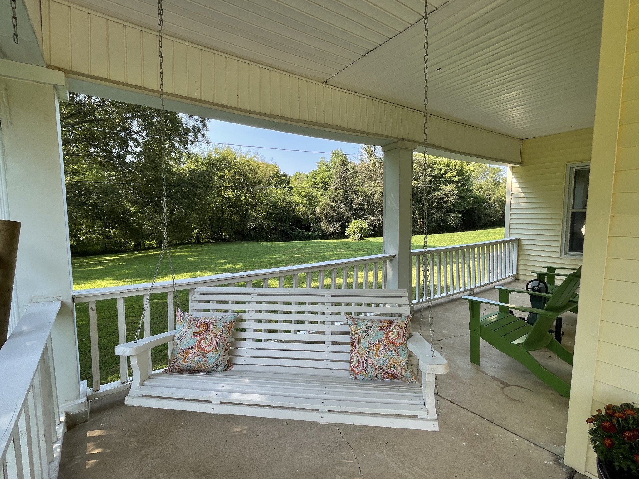 2870 Battle Creek Road Springfield, TN 37172 - Photo 9 of 48 a view of a chair and tables in the balcony