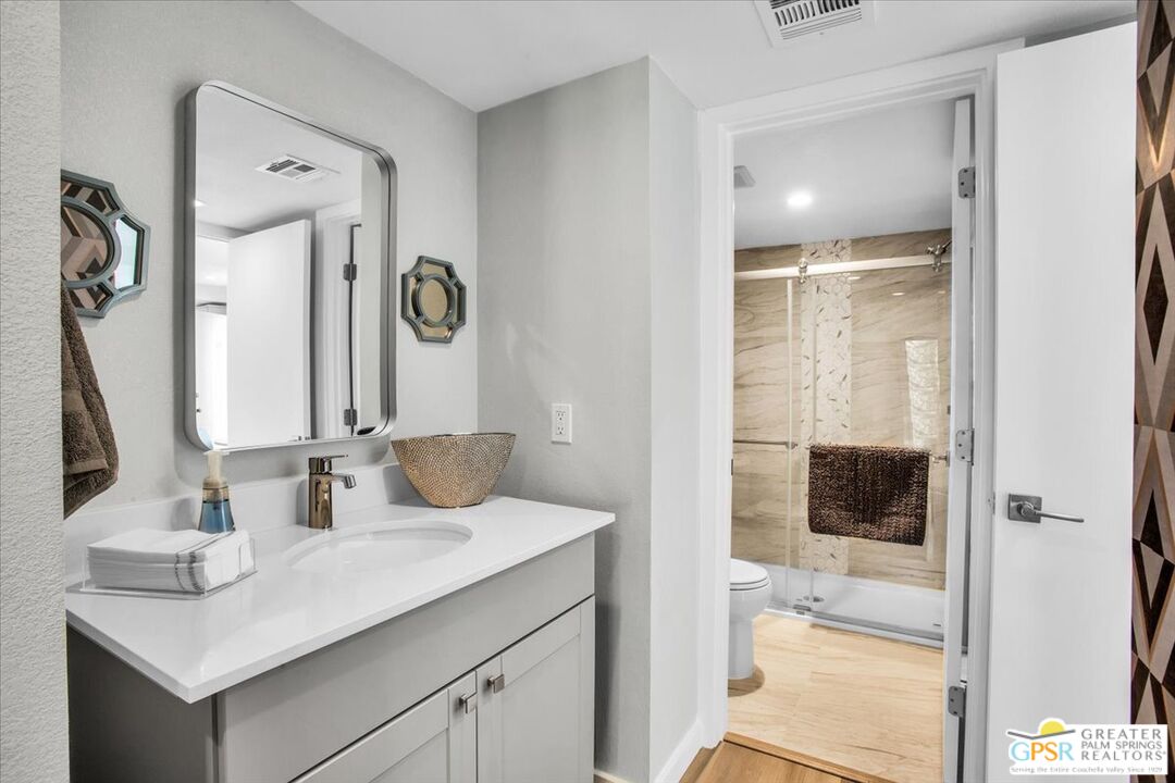 1050 Ramon Road, Unit 116 Palm Springs, CA 92264 - Photo 14 of 34 a bathroom with a sink and a mirror