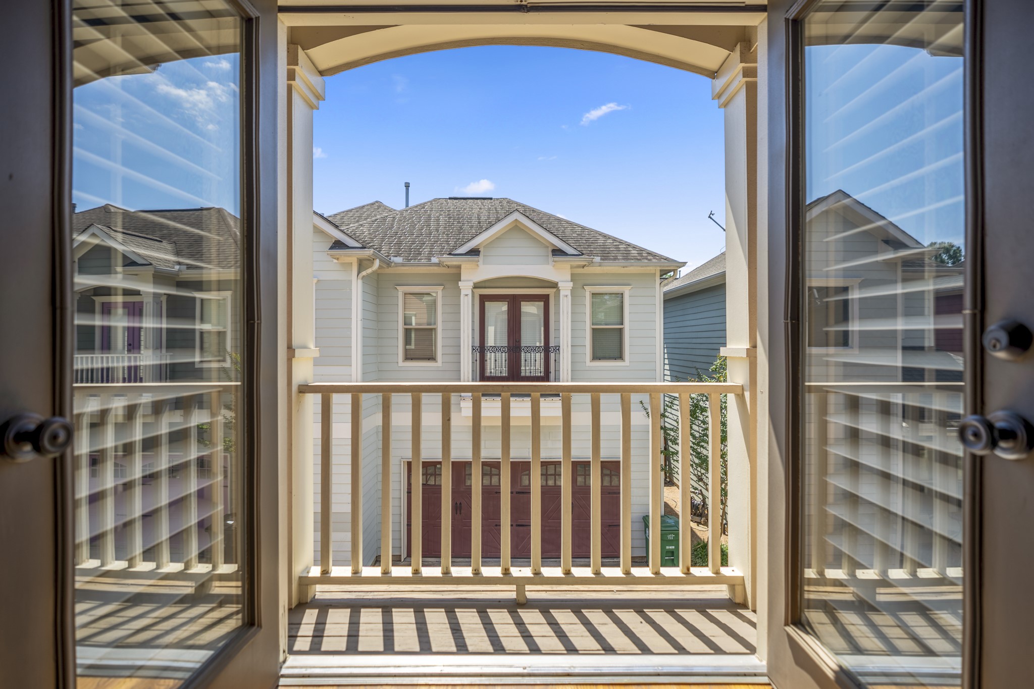 905 West 23rd Street Houston, TX 77008 - Photo 31 of 46 Private primary retreat with abundant natural light and direct balcony access.
