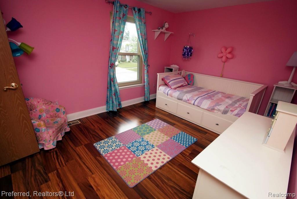 45096 Lemont Road Canton, MI 48187 - Photo 28 of 37 Web 32.jpg