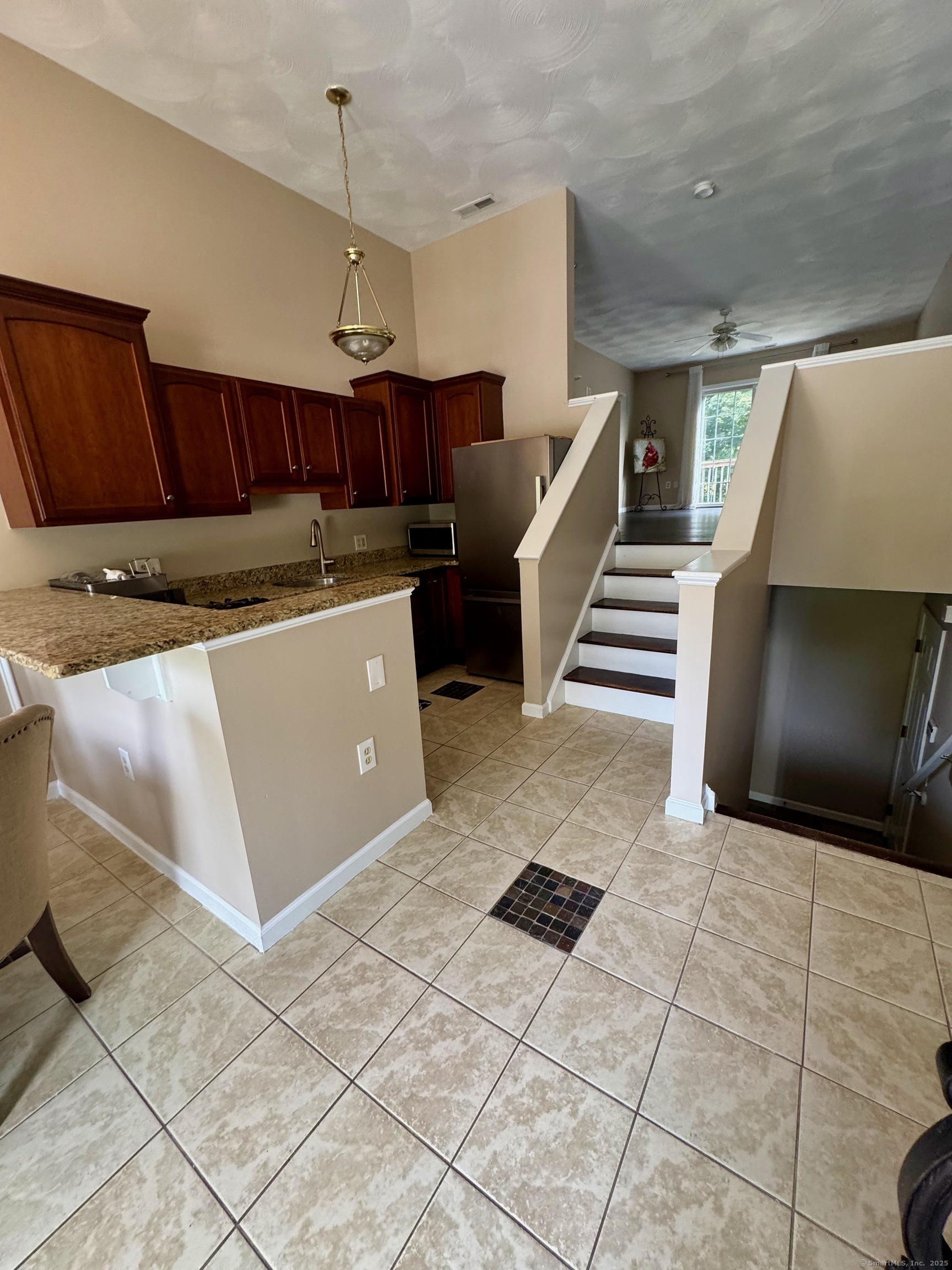 31 Marie Street, Unit B New Haven, CT 06513 - Photo 4 of 36