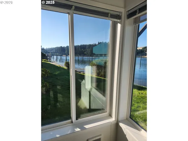 $399,000 | 1040 Bay Street, Unit 14, Florence, OR 97439