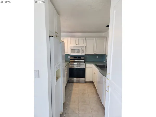 $399,000 | 1040 Bay Street, Unit 14, Florence, OR 97439