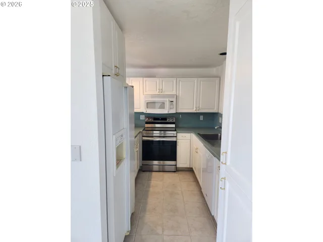 $525,000 | 1040 Bay Street, Unit 14, Florence, OR 97439